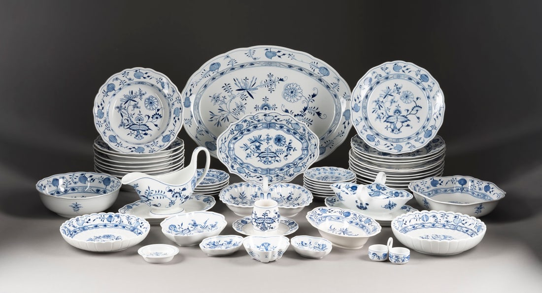 | 49-TEILIGES SPEISERSERVICE 'ZWIEBELMUSTER' (1 of 1)