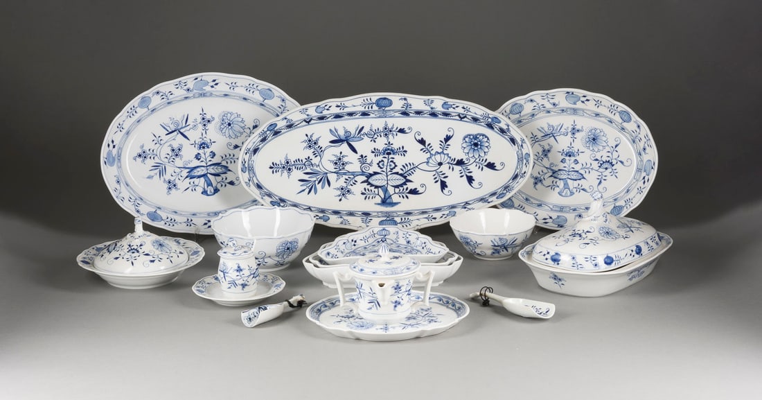 | 13-TEILIGES SPEISESERVICE 'ZWIEBELMUSTER' (1 of 1)