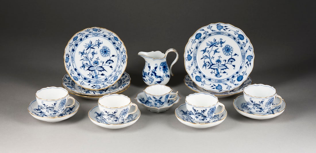 | 16-TEILIGES RESTSERVICE 'ZWIEBELMUSTER MIT GOLDRAND' (1 of 1)