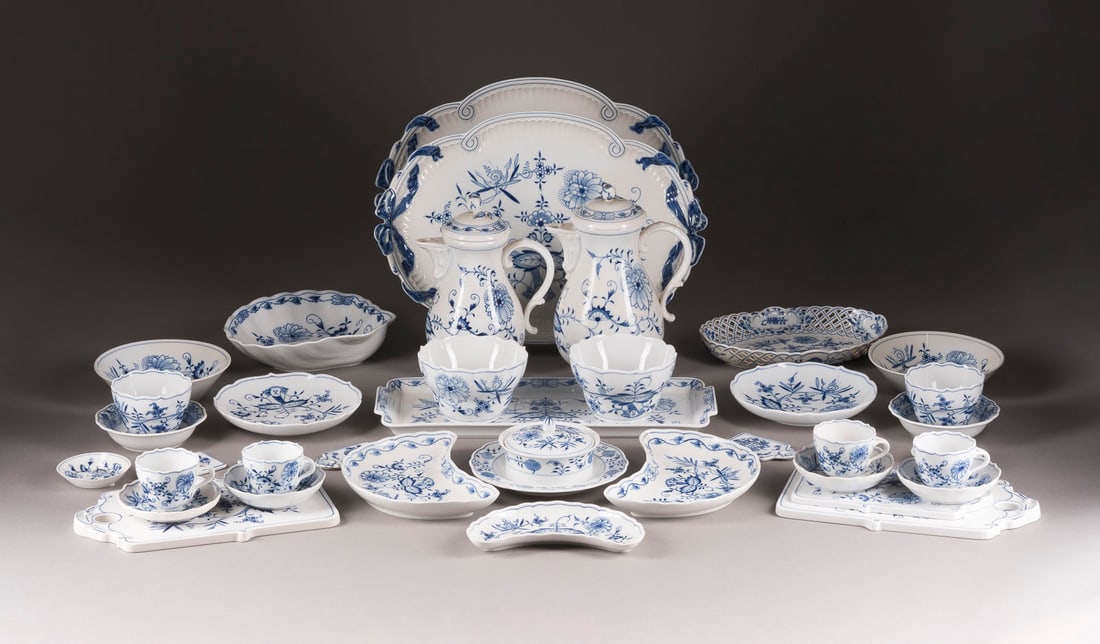 | 33-TEILIGES FRÜHSTÜCKSSERVICE 'ZWIEBELMUSTER' (1 of 1)
