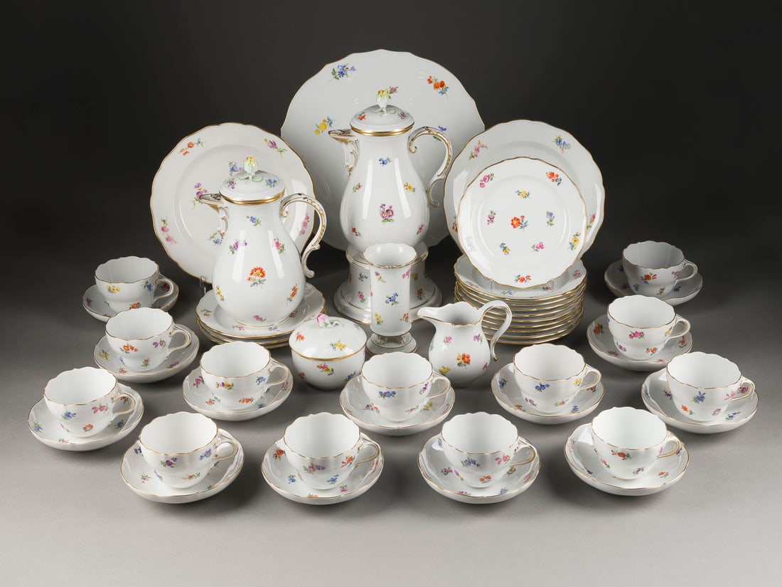 | 48-TEILIGES KAFFEESERVICE 'STREUBLUMEN' (1 of 1)