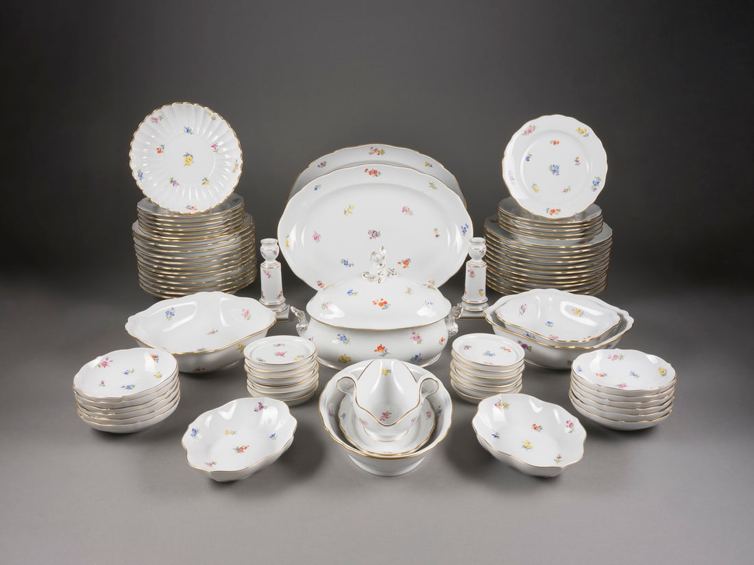 | 140-TEILIGES KAFFEE-/MOKKA- UND SPEISESERVICE 'STREUBLUM (1 of 1)