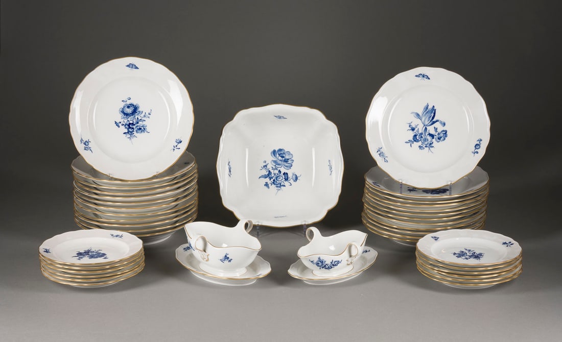 | 39-TEILIGES SPEISESERVICE 'BLAUE BLUME MIT INSEKTEN' (1 of 1)