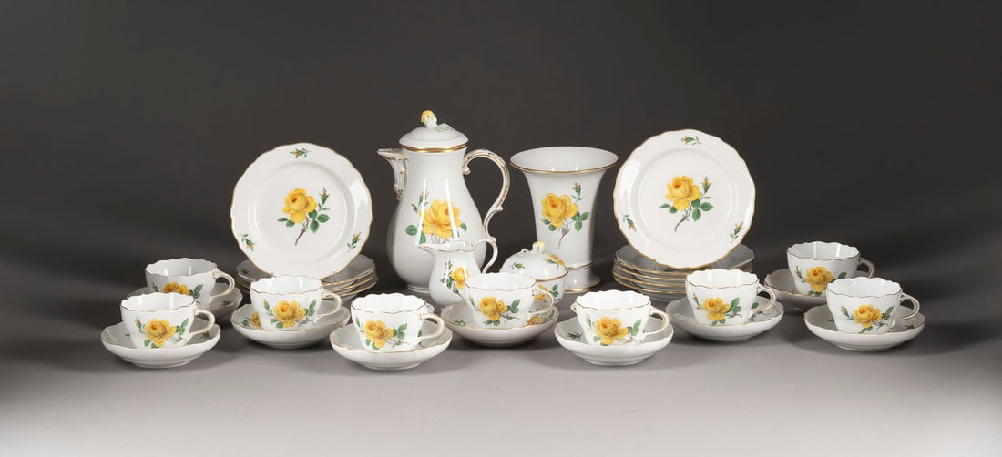 | 33-TEILIGES KAFFEESERVICE 'GELBE ROSE' (1 of 1)