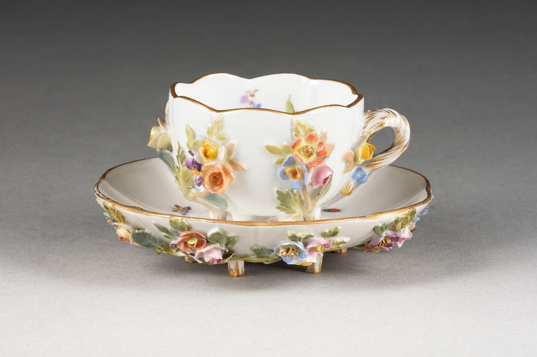 | MOKKATASSE MIT BLÜTENAUFLAGE (1 of 1)