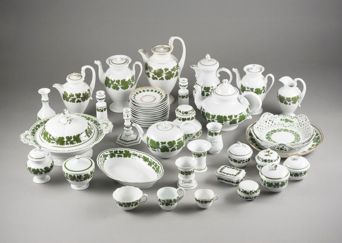 | 231-TEILIGES SPEISE-/TEE- UND KAFFEESERVICE 'GRÜNER WEIN (1 of 3)
