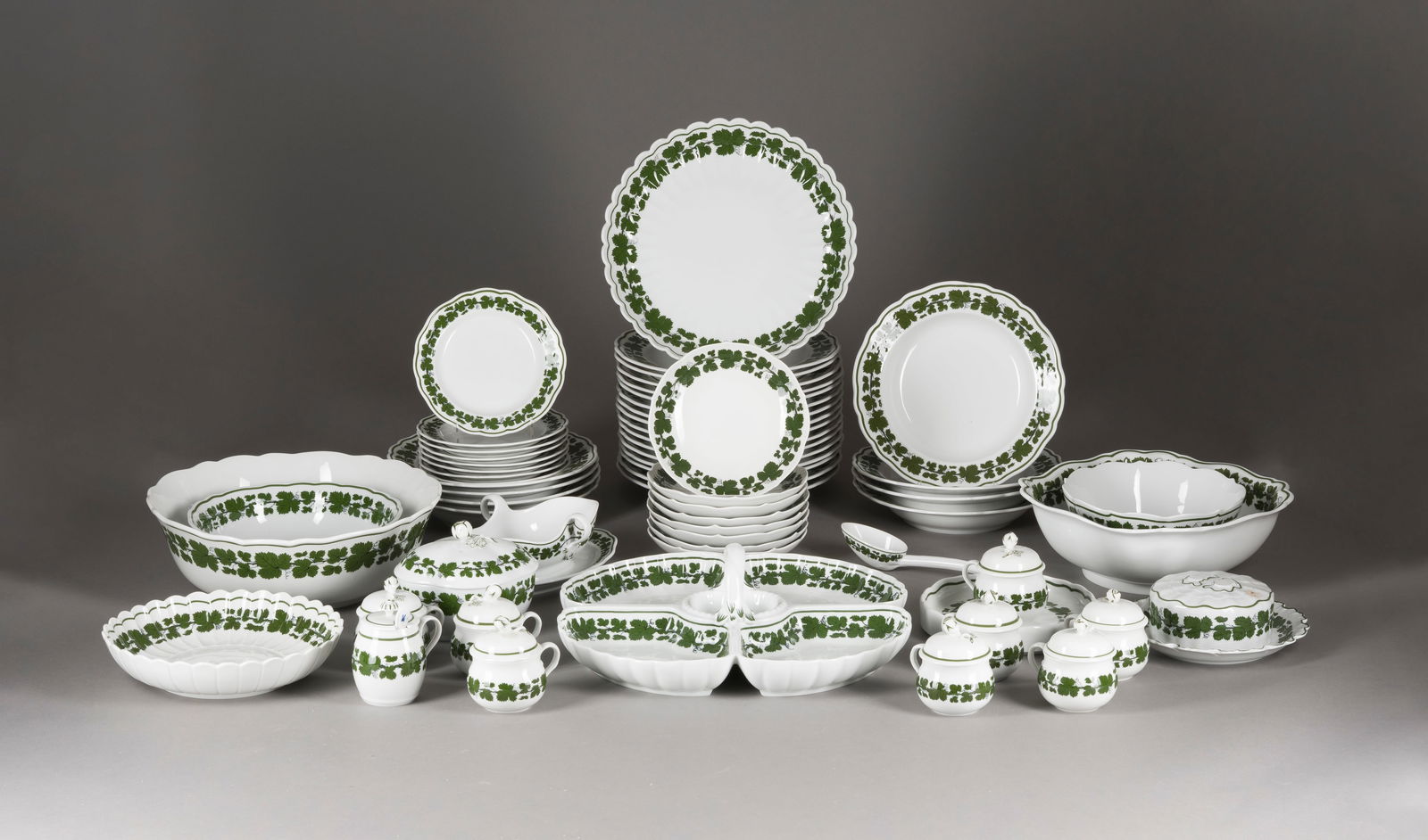 | 116-TEILIGES ESSSERVICE 'GRÜNER WEINLAUBKRANZ' (1 of 1)