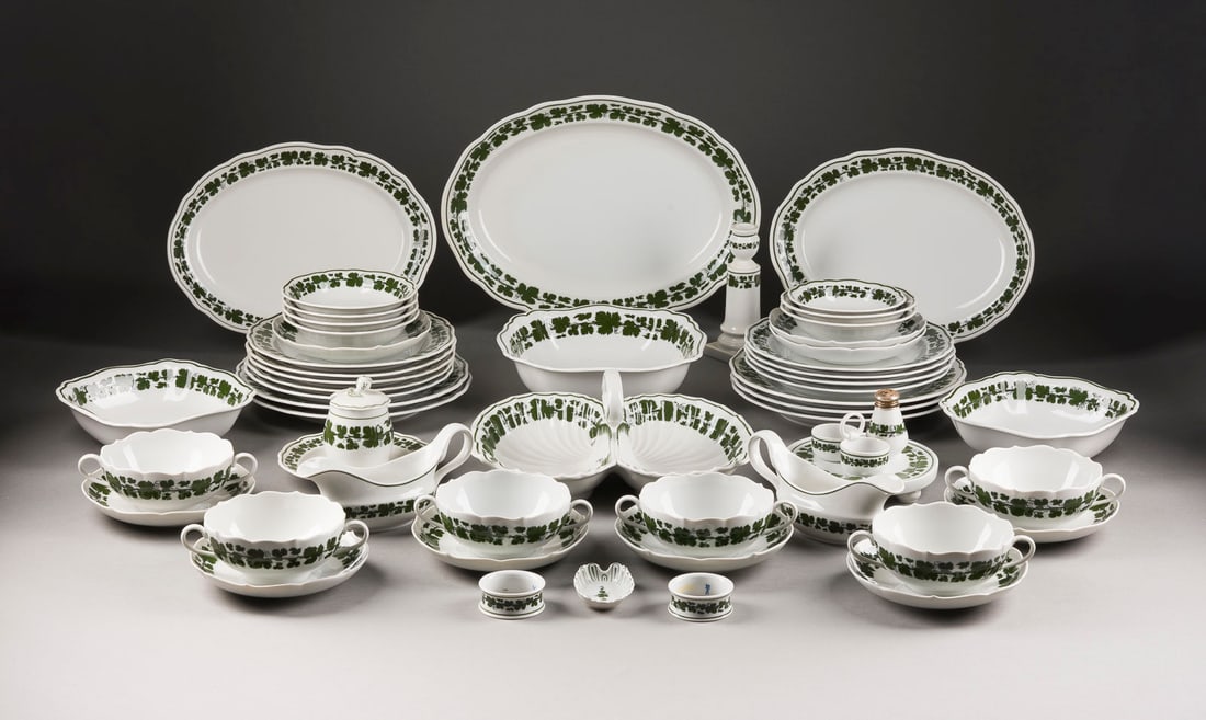 | 66-TEILIGES SPEISESERVICE 'GRÜNER WEINLAUBKRANZ' (1 of 1)