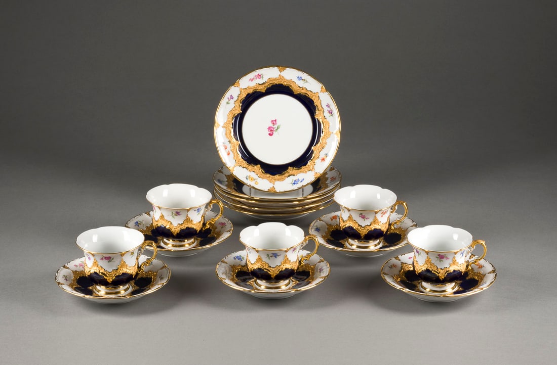 | FÜNF PRUNKVOLLE KAFFEEGEDECKE 'B-FORM - STREUBLUMEN' (1 of 1)