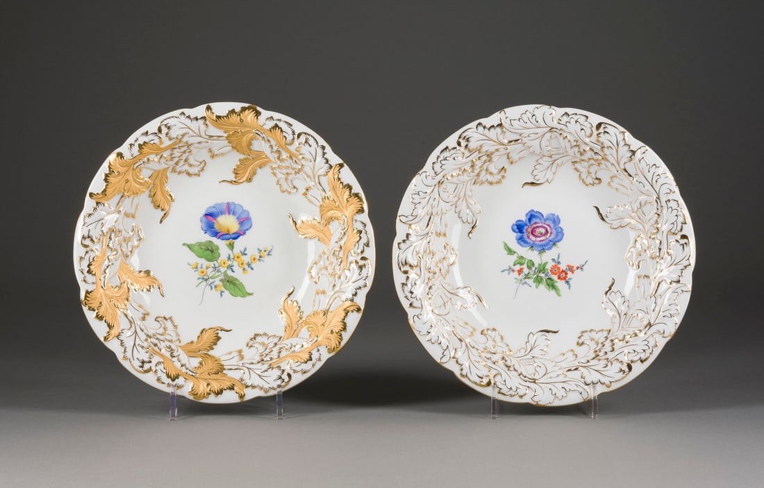 | ZWEI PRUNKSCHALEN MIT BLUMENMALEREI (1 of 1)