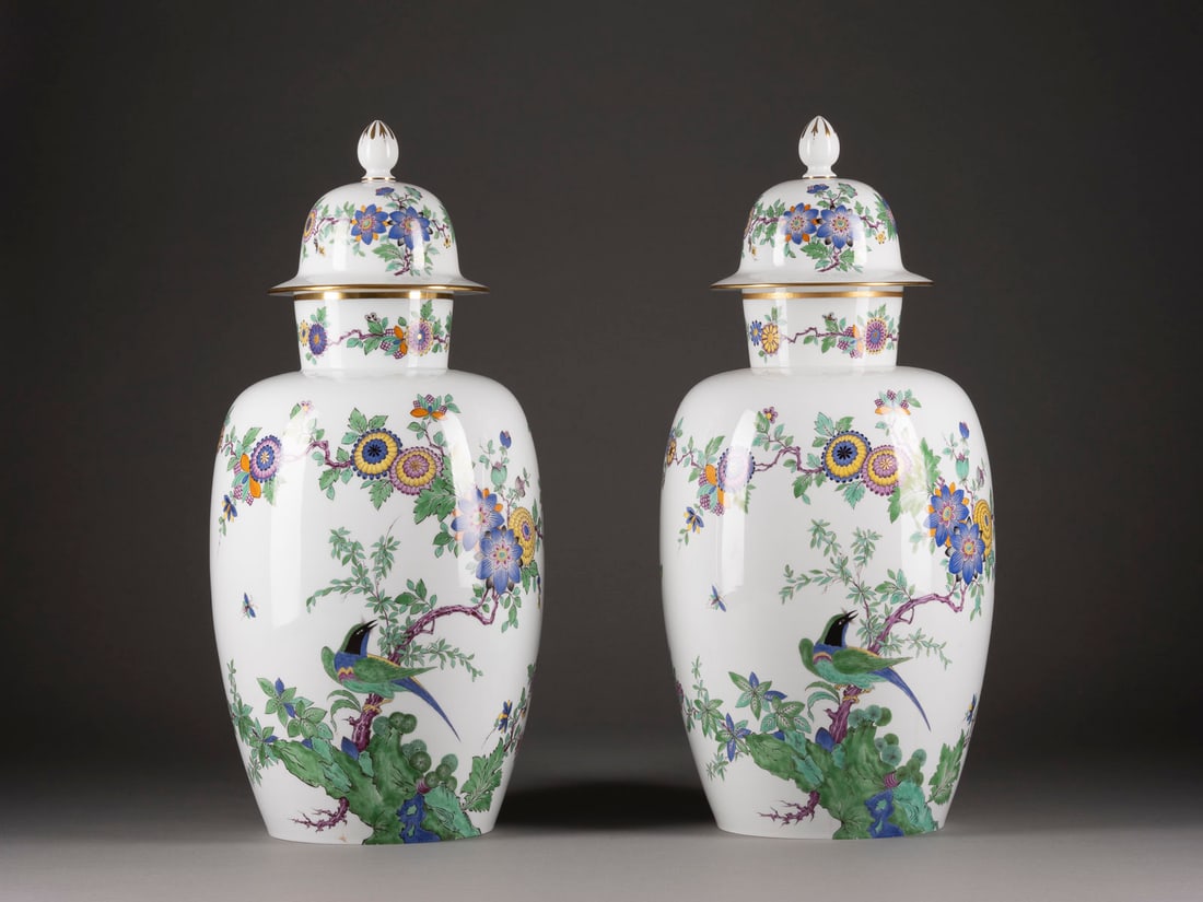 | PAAR DECKELVASEN 'INDISCHE BLUMEN- UND VOGELMALEREI' (1 of 1)