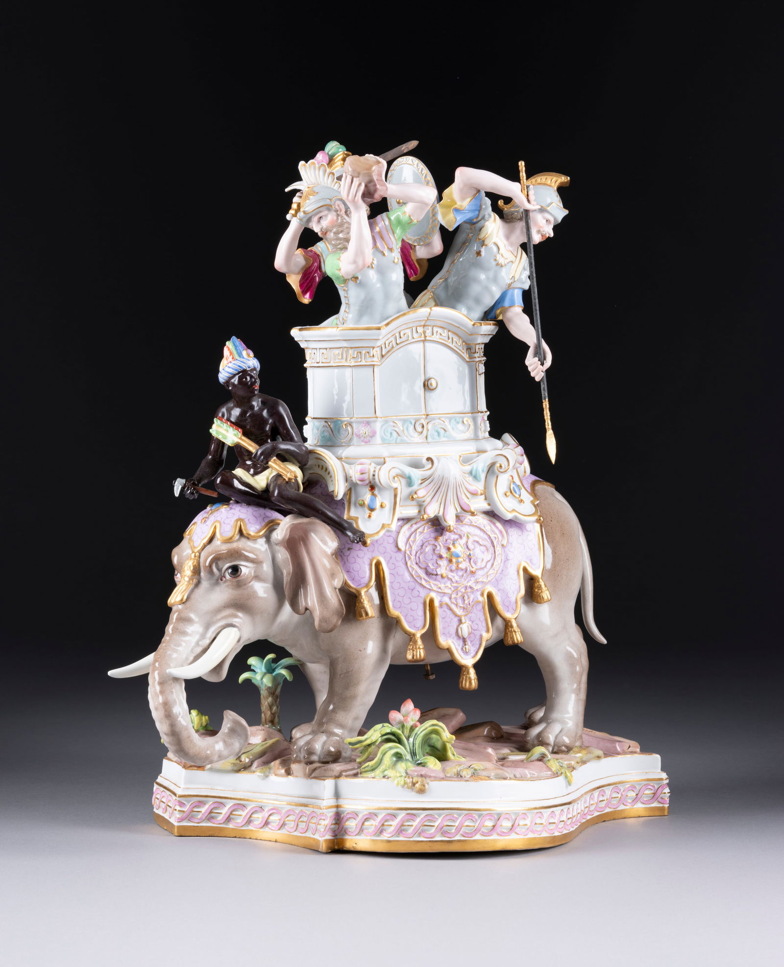 JOHANN JOACHIM KAENDLER | KRIEGSELEFANT II: JOHANN JOACHIM KAENDLER 1706 Fischbach/Arnsdorf - 1775 Meißen KRIEGSELEFANT II Deutsch, Meissen, 1850-1924 (Entwurf 1773) Porzellan, polychrome Malerei, Goldstaffage. H. 38,5 cm. Unterglasurblaue Kna