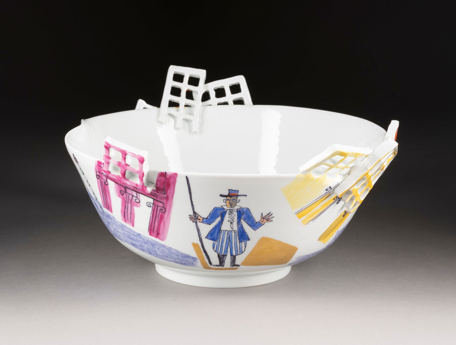 PETER STRANG | SCHÜSSEL 'COMMEDIA DELL'ARTE: 3. AKT': PETER STRANG 1936 Dresden SCHÜSSEL 'COMMEDIA DELL'ARTE: 3. AKT' Deutsch, Meissen, 2000 Porzellan, polychrome Malerei, Goldstaffage. H. 16,5 cm, D. 31 cm. Unterglasurblaue Schwertermarke mit 'A',