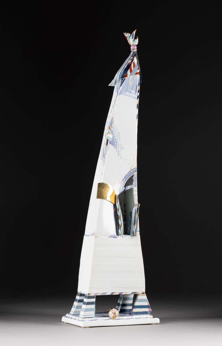 SABINE WACHS | PORZELLAN-OBJEKT 'SOMMERHAUS. FRÜH': SABINE WACHS 1960 Wermsdorf PORZELLAN-OBJEKT 'SOMMERHAUS. FRÜH' Deutsch, Meissen, 2002 Porzellan, teilweise Biskuitporzellan, polychrome Malerei, Goldstaffage, Messingmontierung, vergoldet. H. 83