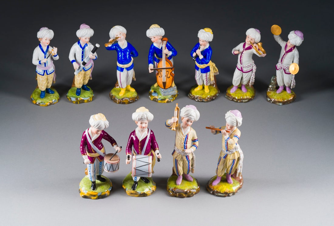 JOHANN PETER MELCHIOR | SAMMLUNG VON ELF FIGUREN AUS DER 'T: JOHANN PETER MELCHIOR Ratingen 1747 - München 1825 SAMMLUNG VON ELF FIGUREN AUS DER 'TÜRKISCHEN KAPELLE' Deutsch, Höchst, 2. Hälfte 20. Jh. (Entwurf 1770-1775) Porzellan, polychrome Malerei,