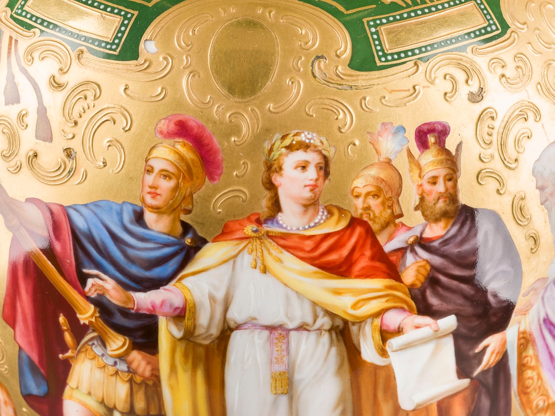 | ZIERVASE: ZIERVASE Österreich/Deutsch, Wien/KPM Berlin, Anfang 20. Jh. Porzellan, farbiger Fond, polychrome Malerei, glänzende und matte Goldstaffage. H. 54 cm. Unterglasurblaue Bindenschildmarke, Pressnummer