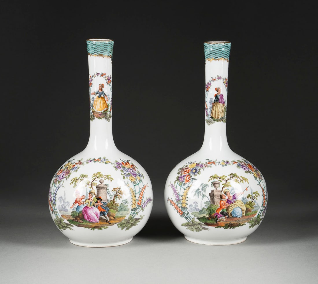 | PAAR FLASCHENVASEN MIT GALANTEN SZENEN (1 of 1)