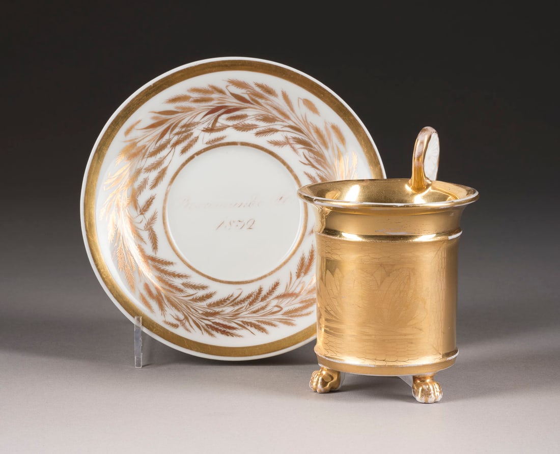 | ZWEI BIEDERMEIER-TASSEN AUF TATZENFÜSSEN MIT UNTERTASSEN (1 of 1)