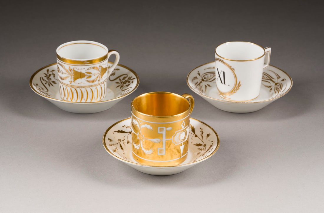 | SAMMLUNG VON DREI SAMMELTASSEN UND UNTERTASSEN (1 of 1)