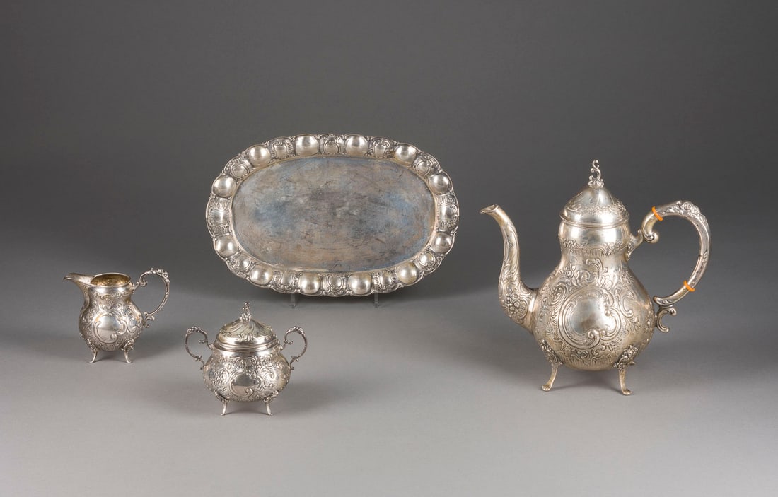 | VIER-TEILIGES KAFFEE-KERNSTÜCK AUF TABLETT (1 of 1)