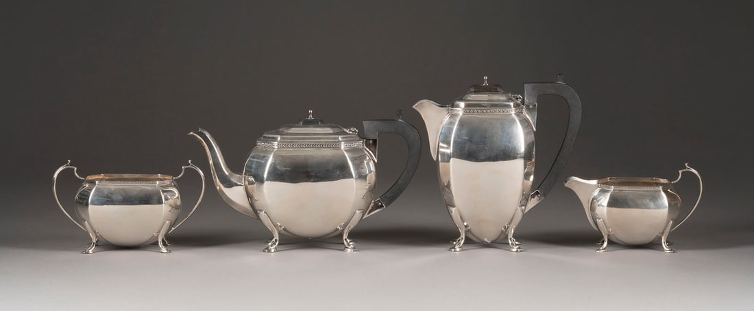 | TEEKANNE, KAFFEEKANNE, ZUCKERSCHALE UND SAHNEGIESSER (1 of 1)