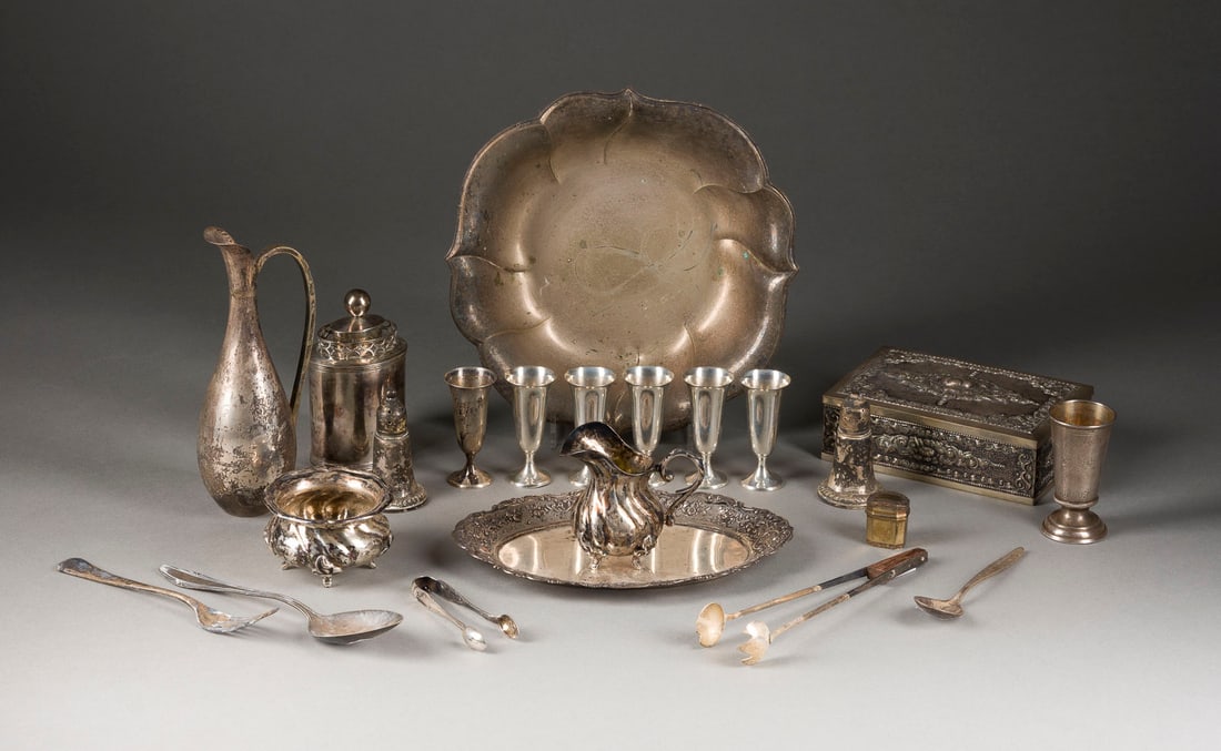 | SAMMLUNG VON 16 SILBEROBJEKTEN: SAMMLUNG VON 16 SILBEROBJEKTEN U.a. Russland/Deutsch/USA, Heilbronn/Providence, Taunton, Massachusetts, Rhode Island, Bruckmann & Söhne/Gorham, Reed & Barton, 19. Jh. und später 800/925er Silber,