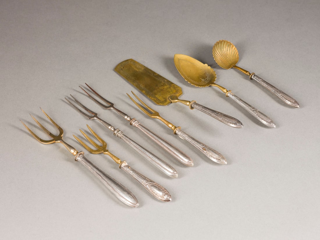 | SECHSTEILIGES VORLEGEBESTECK (1 of 2)