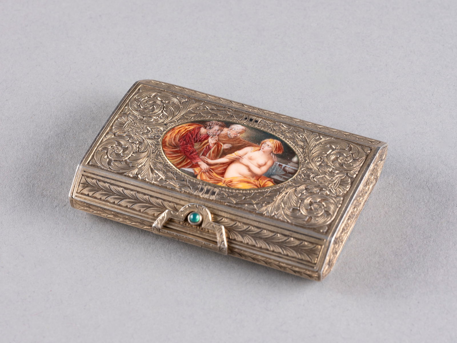 | SCHNUPFTABAKDOSE 'SUSANNA IM BADE' (1 of 2)