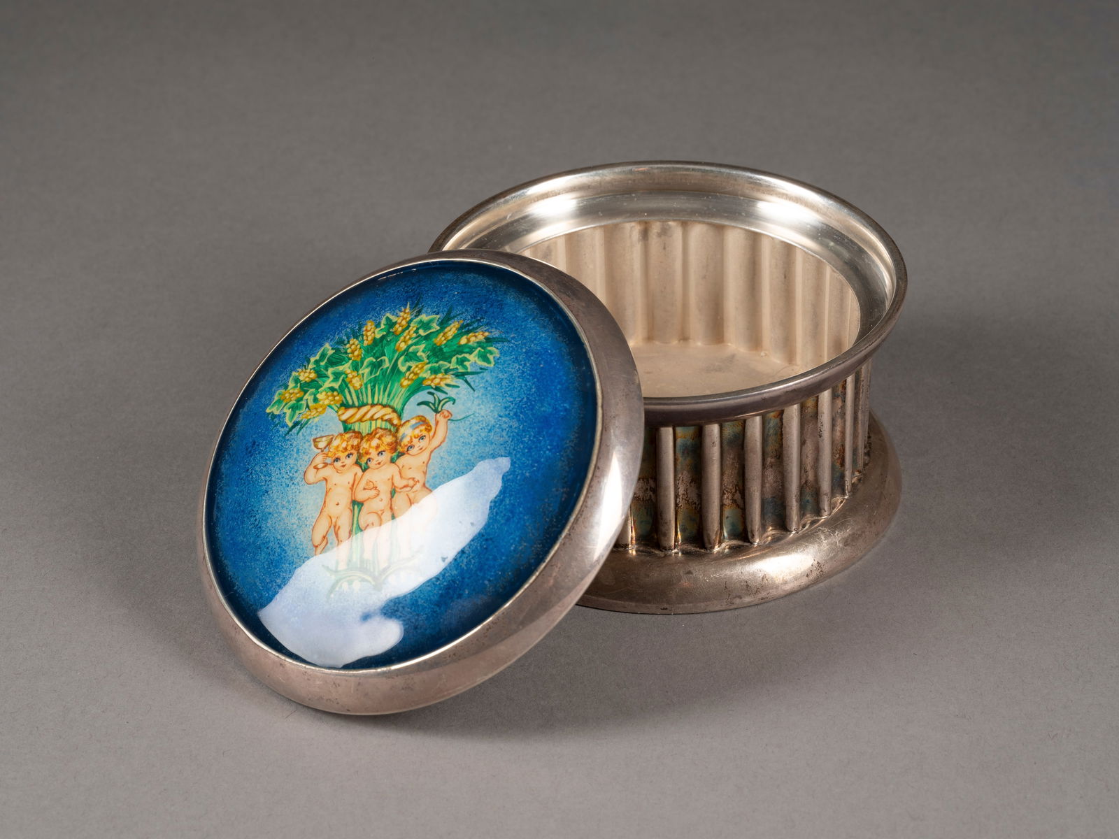 | RUNDE EMAIL-DOSE MIT PUTTI (1 of 1)