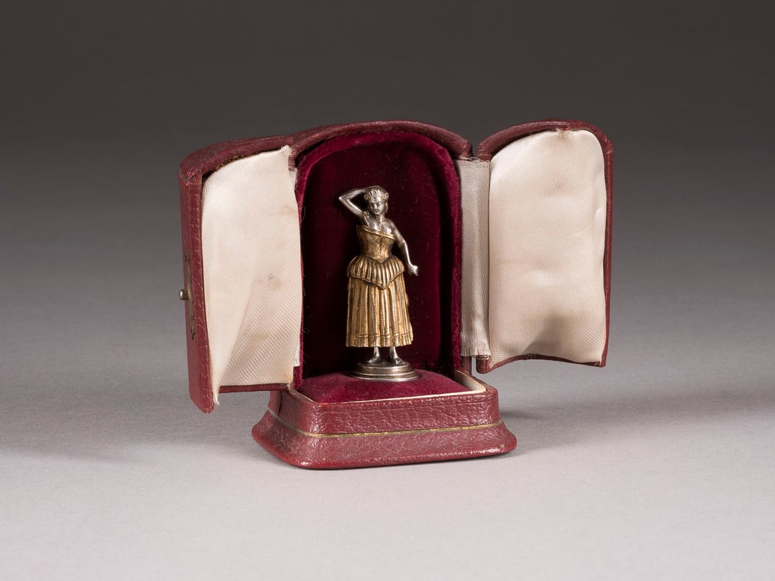 | EROTISCHE MINIATUR 'DAME IM KORSAGENKLEID' (1 of 1)