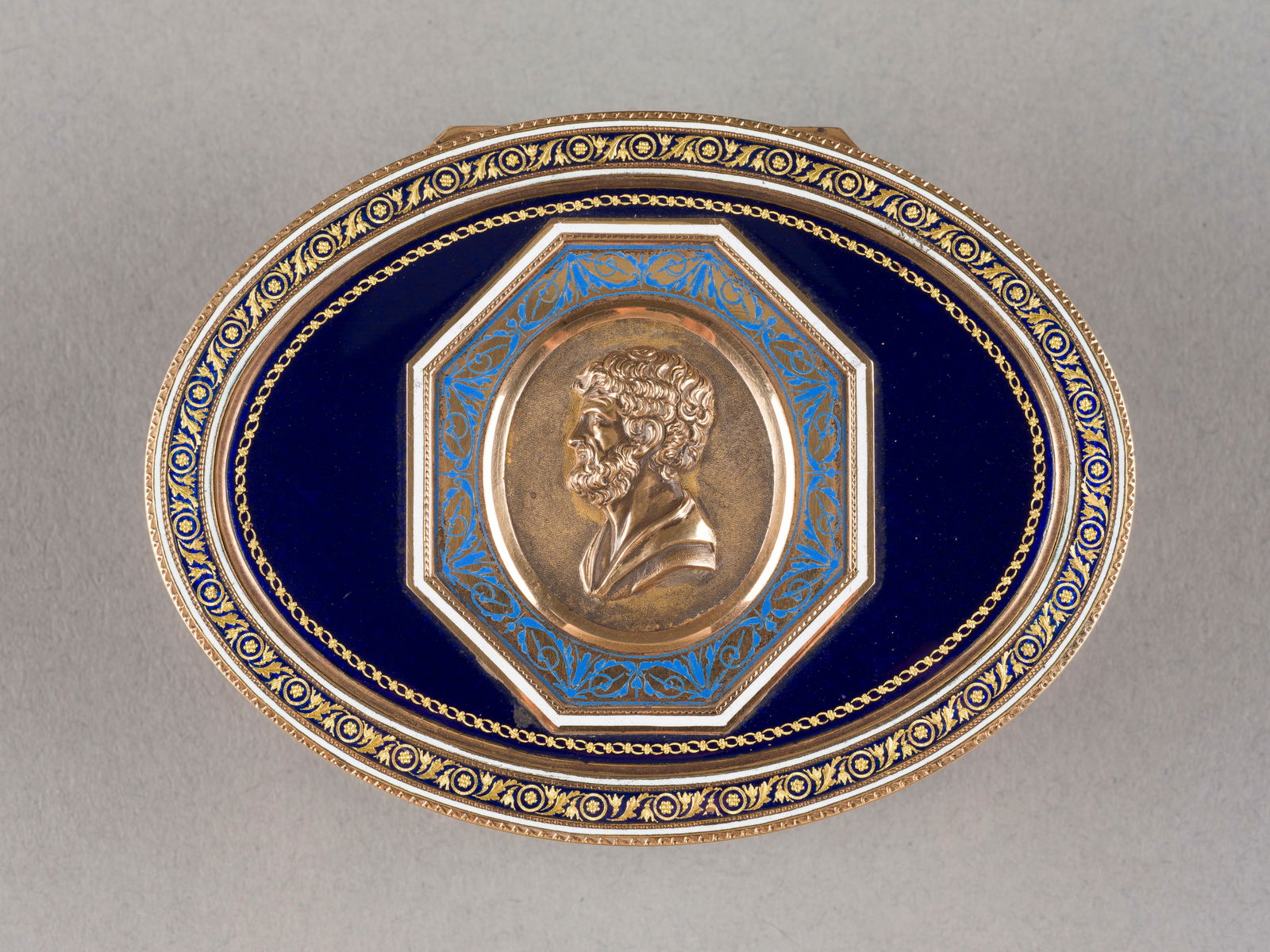 | KLASSIZISTISCHE GOLD-EMAIL-TABATIÈRE (1 of 2)