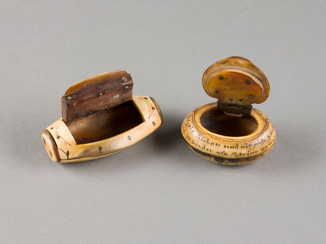 | ZWEI HORNDOSEN (1 of 3)