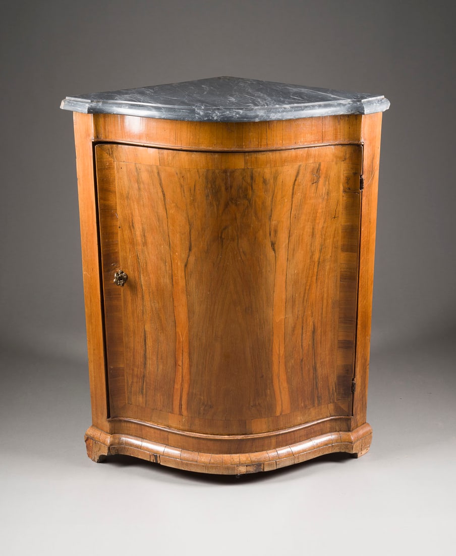 | ECKSCHRÄNKCHEN (1 of 1)