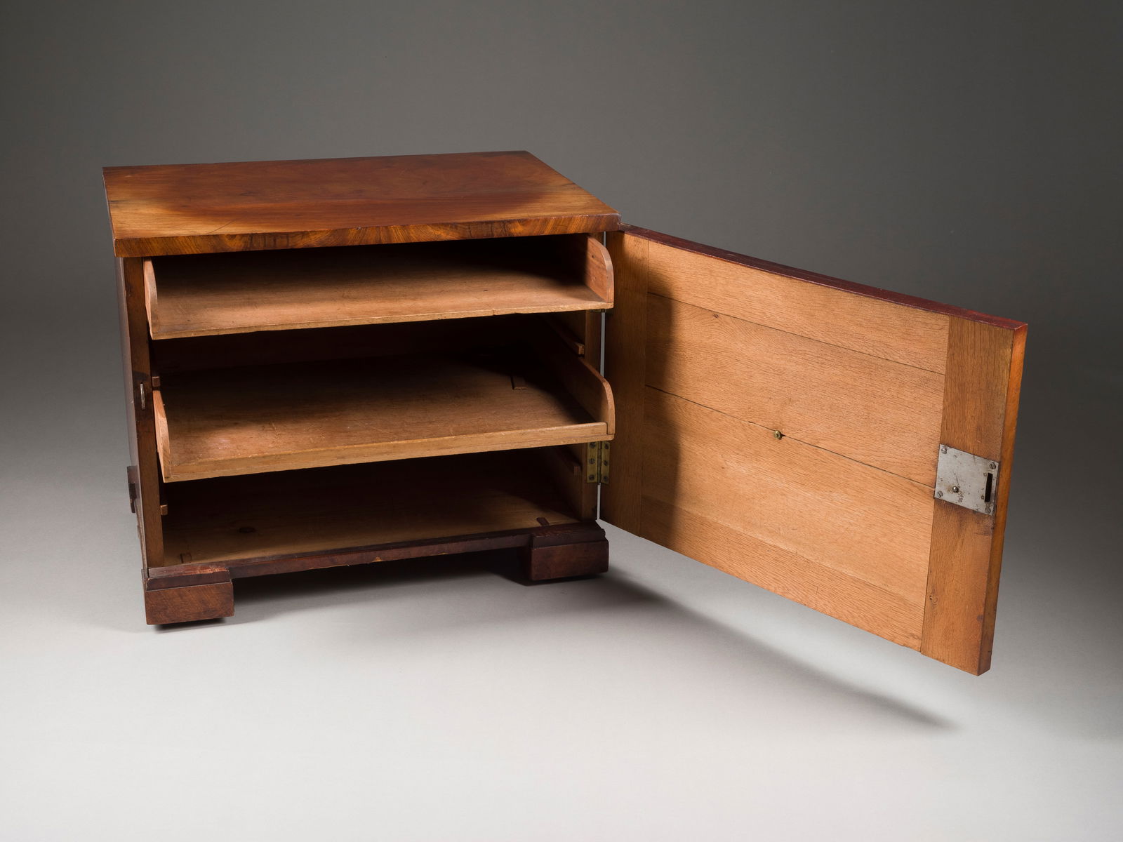 | KLEINES RUNDBOGEN SCHRÄNKCHEN (1 of 1)