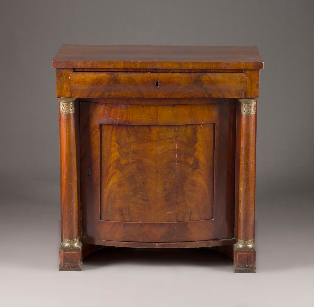 | EMPIRE KONSOLTISCH (1 of 1)