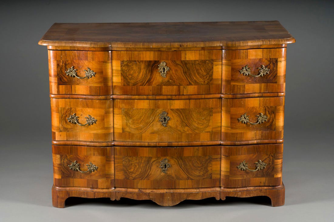 | BAROCK KOMMODE (1 of 1)