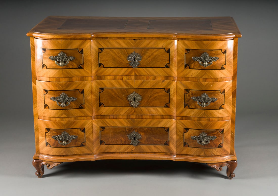 | FEINE BAROCK KOMMODE (1 of 1)