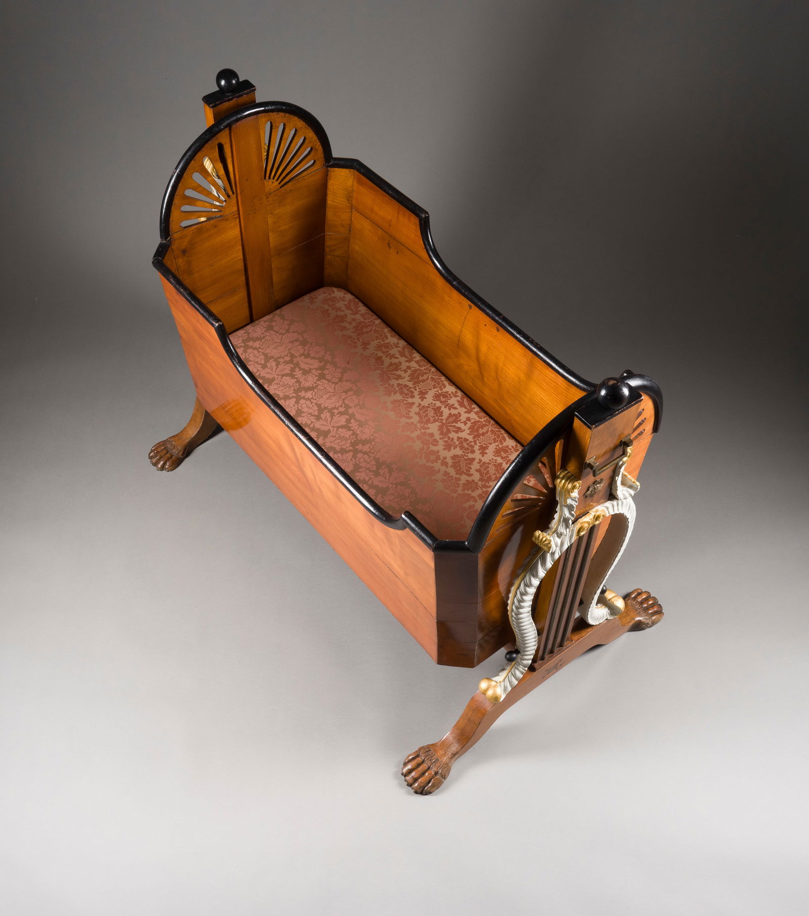 | SPÄTKLASSIZISMUS WIEGE (1 of 2)