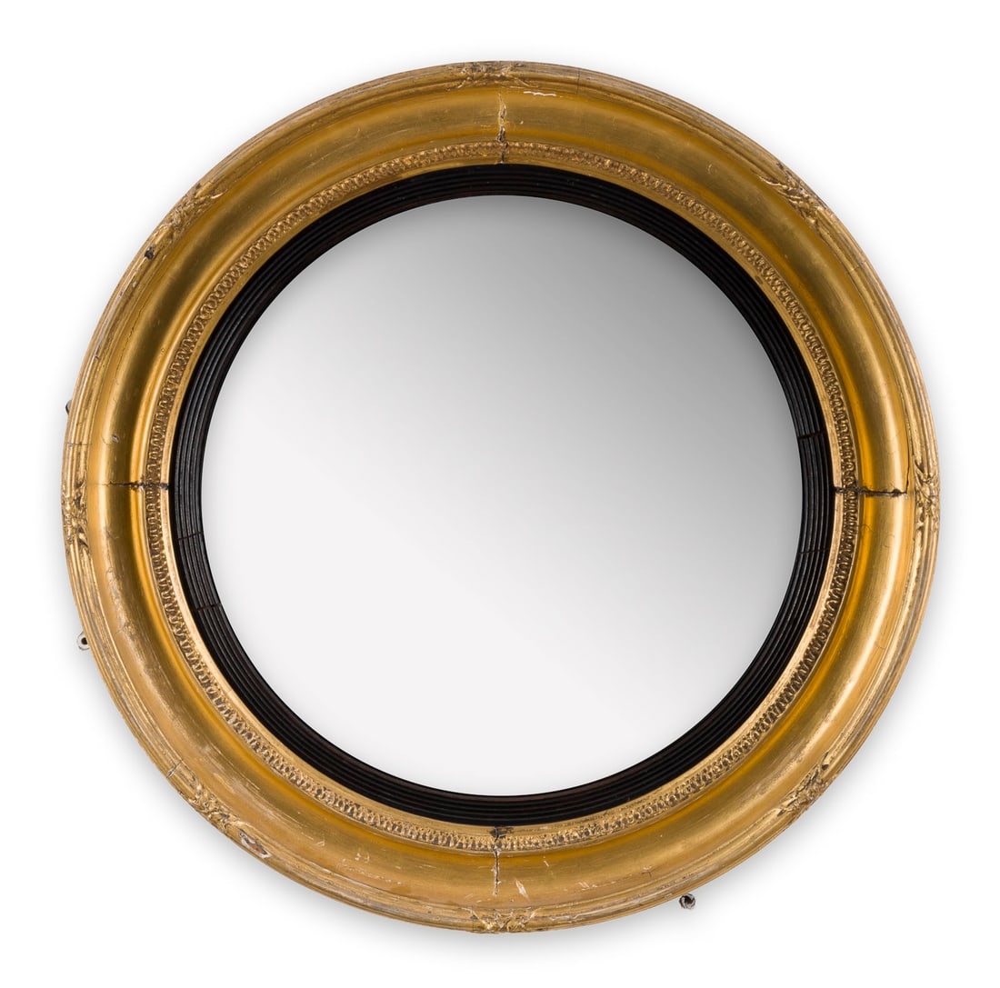 | GEORGIANISCHER RUNDSPIEGEL: GEORGIANISCHER RUNDSPIEGEL England, um 1810 Holz, part. vergoldet, part. ebonisiert, konvexes Spiegelglas. D. 63 cm, SM ca. 44 cm. Part. best. und besch.GEORGIANISCHER RUNDSPIEGEL