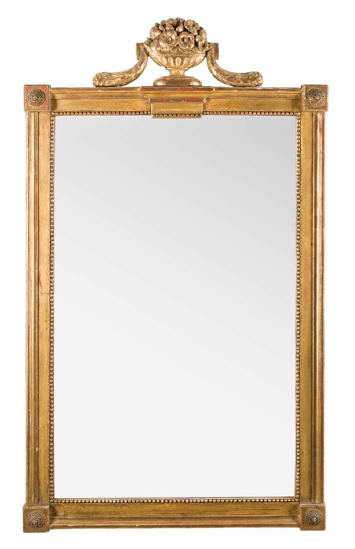 | ELEGANTER LOUIS XVI WANDSPIEGEL: ELEGANTER LOUIS XVI WANDSPIEGEL Frankreich, 1780/90 Holz, geschnitzt, vergoldet, Spiegelglas. H. 106, B. 63, T. 6 cm. Hochrechteckiger profilierter Rahmen, Perlstab-Dekor, klassischen Kannelierung,