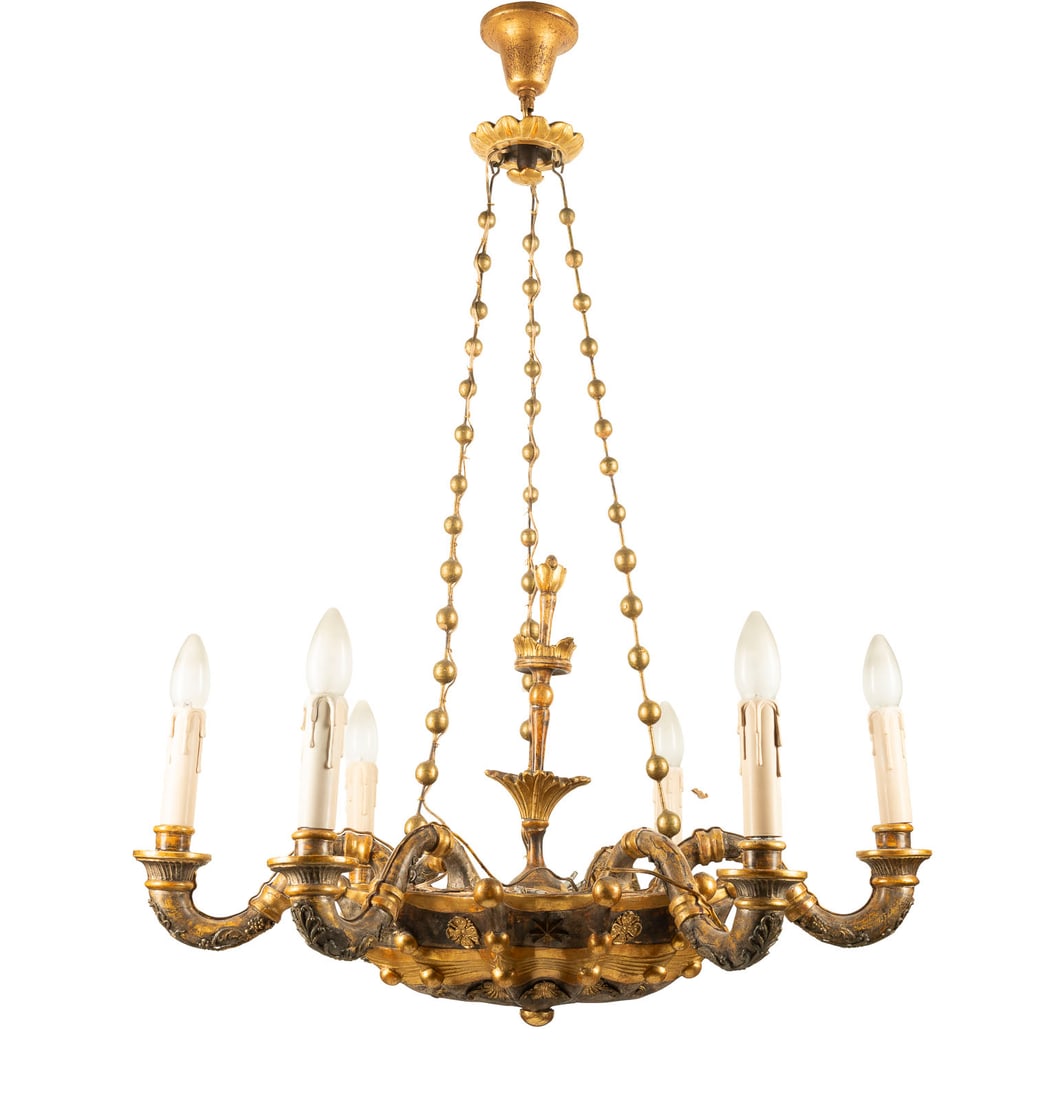 | EMPIRE DECKENLEUCHTER: EMPIRE DECKENLEUCHTER um 1800 Holz, geschnitzt, braun und gold gefasst, Metall, nachträglich elektrifiziert. H. ca. 72 cm, D. ca. 100 cm. Sechsflammig. Part. best. und besch.; Funktion ungeprüft.EMP