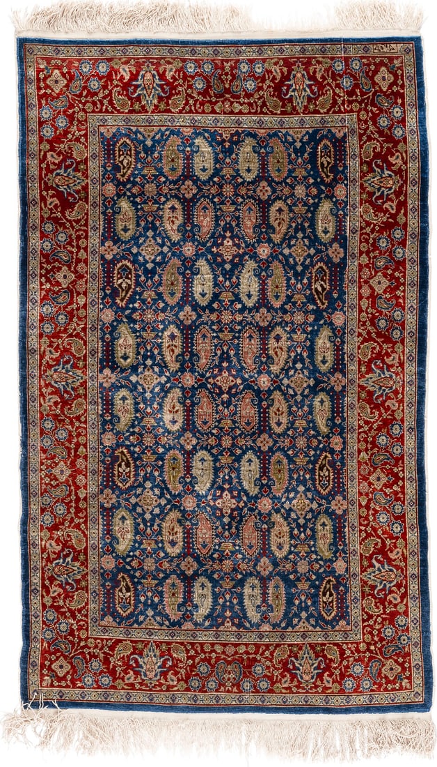 | HEREKE SEIDE: HEREKE SEIDE Türkei, 2.H. 20. Jh. 109 x 66,5 cm. Gebrauchsspuren.HEREKE SEIDE Türkei, 2.H. 20. Jh.