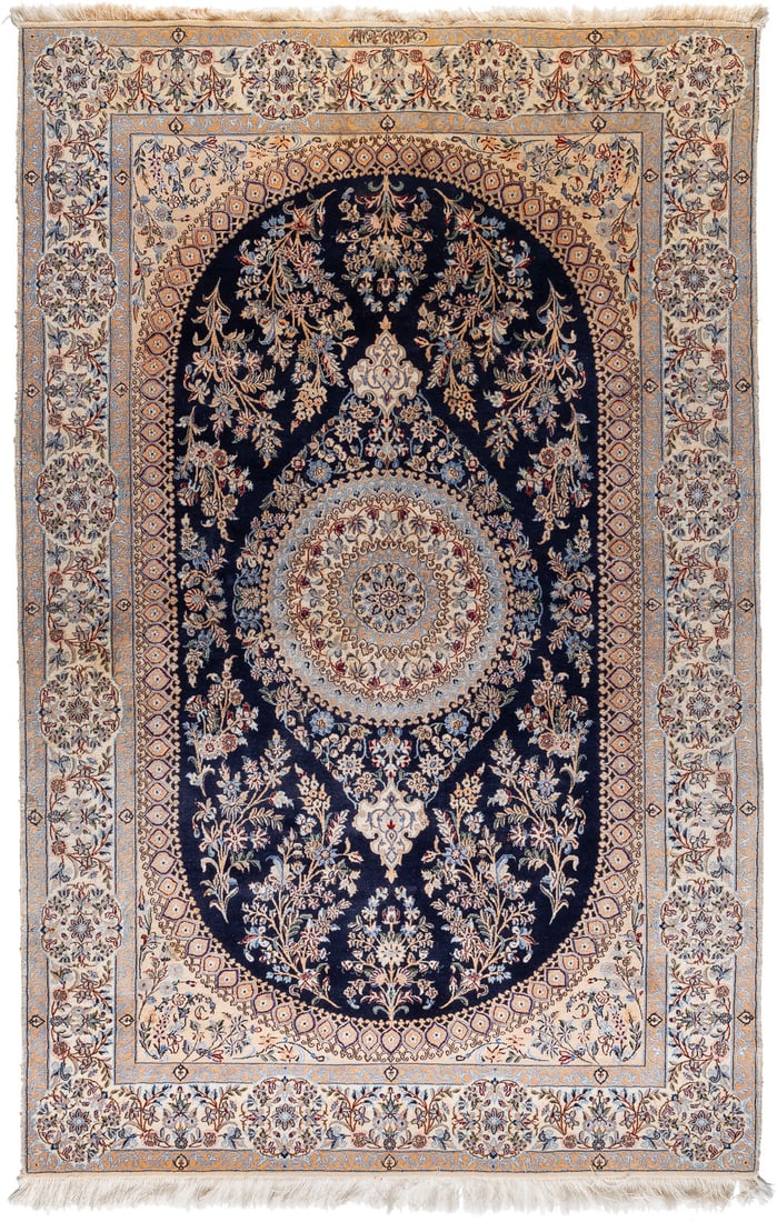 | NAIN MIT SEIDE: NAIN MIT SEIDE Persien, Ende 20. Jh. 235 x 150 cm. Signiert. Leichte Anschmutzungen.NAIN MIT SEIDE Persien, Ende 20. Jh.