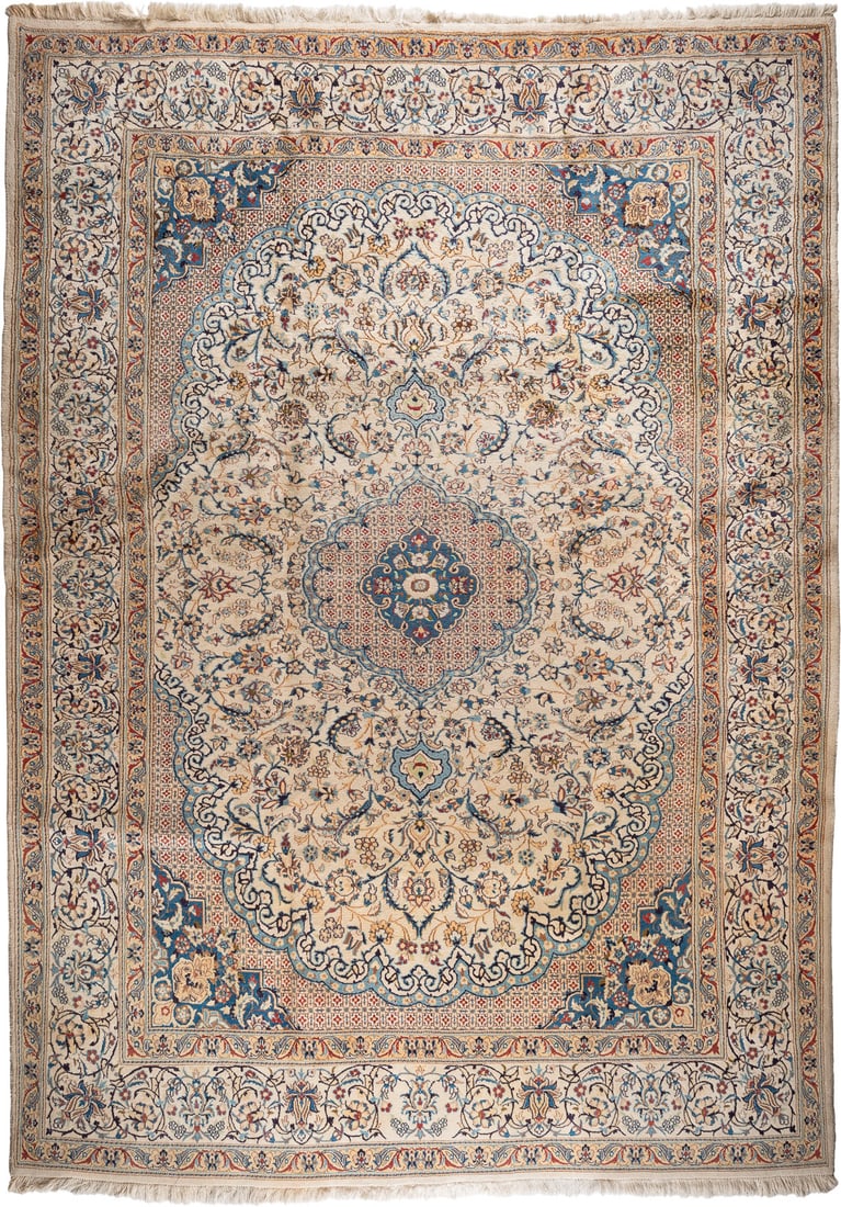 | NAIN MIT SEIDE 9 LA: NAIN MIT SEIDE 9 LA Persien, Ende 20. Jh. 348 x 250 cm. Starke Anschmutzungen.NAIN MIT SEIDE 9 LA Persien, Ende 20. Jh.