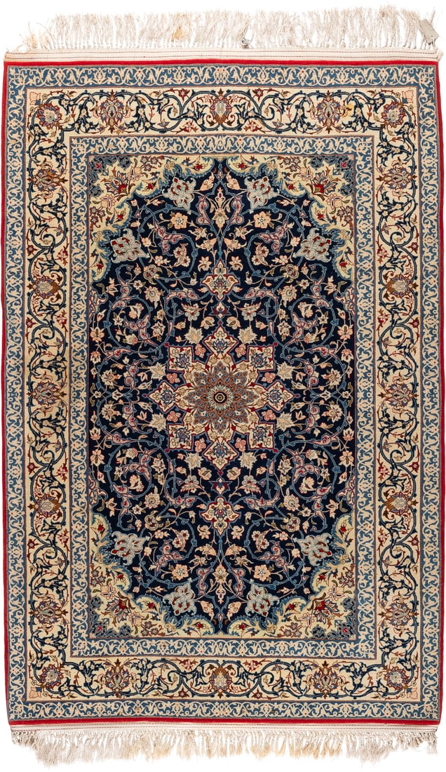 | ISFAHAN KORK AUF SEIDE: ISFAHAN KORK AUF SEIDE Persien, 2.H. 20. Jh. 159 x 107 cm. Leichte Gebrauchsspuren.ISFAHAN KORK AUF SEIDE Persien, 2.H. 20. Jh.