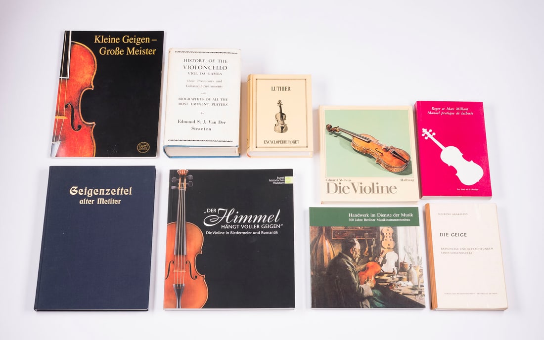 | KONVOLUT VON NEUN BÜCHERN ZUR STREICHINSTRUMENTENKUNDE (1 of 1)