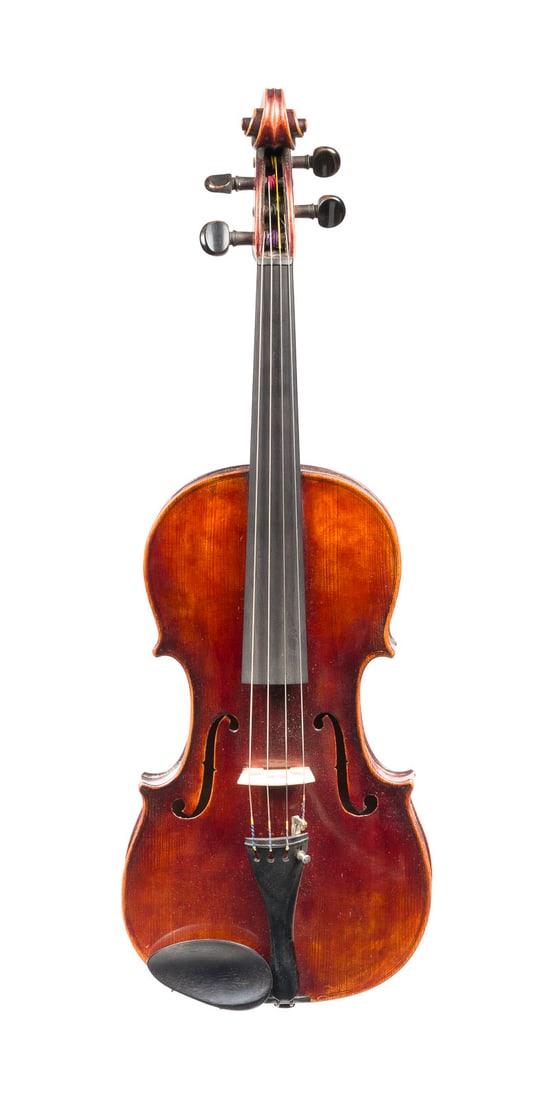 | VIOLA 'GEORG BITTERER': VIOLA 'GEORG BITTERER' Schönbach, Sachsen, 1950er Jahre Einteilige Fichtenholzdecke und Ahornboden, dunkelbrauner Lack, mit Koffer. 4/4 Bratsche, L. 65,5 cm, Korpusl. 39 cm. Bratschenzettel: 'Georg