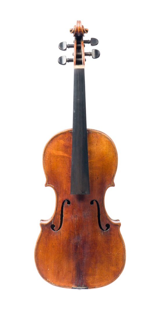 | VIOLINE 'GRAINGEOT': VIOLINE 'GRAINGEOT' Mirecourt, 1830-1840 Zweiteilige Fichtenholzdecke und einteiliger Ahornboden, braunrötlicher Lack, mit altem Holzkoffer. 4/4 Geige L. 59,4 cm, , Korpusl. 35,8 cm. Am Boden