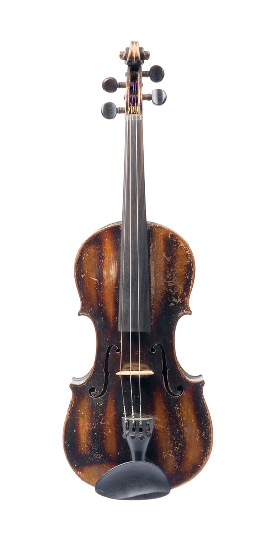 | VIOLINE BEZ. 'SEBASTIAN KLOTZ': VIOLINE BEZ. 'SEBASTIAN KLOTZ' Deutsch, 18./19. Jh. Zweiteilige Fichtenholzdecke und einteiliger Ahornboden, dunkelbrauner Lack, mit Holzkoffer. 4/4 Geige, L. 59 cm, Korpusl. 36 cm. Geigenzettel: 'G.