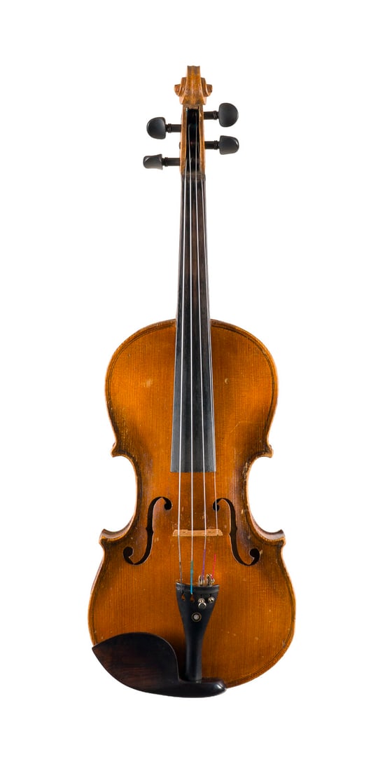 | VIOLINE NACH 'JAKOB STAINER': VIOLINE NACH 'JAKOB STAINER' Deutsch, um 1900 Zweiteilige Fichtenholzdecke und einteiliger Ahornboden, brauner Lack. 4/4 Geige, L. 59, Korpusl. 35,5 cm. Geigenzettel: 'Jacobus Stainer in Absam prope